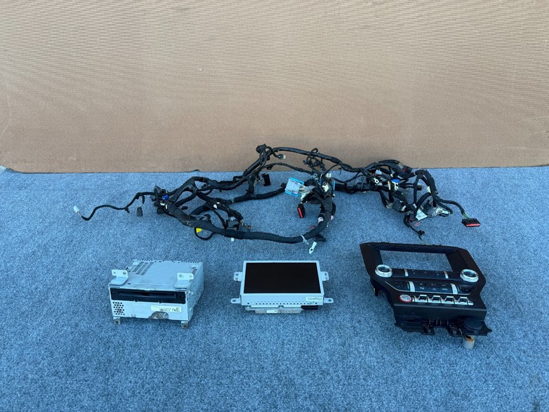 FORD MUSTANG GT 15-17 OEM DASH RADIO STEREO AC CONTROL SCREEN UNIT SYSTEM /SYNC2