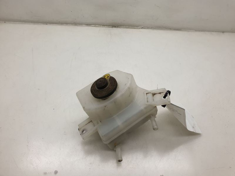 12-13 TOYOTA PRIUS C TWO 1.5L FWD AT BRAKE FLUID RESERVOIR