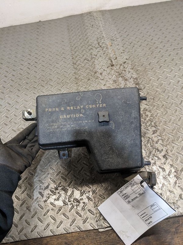 Fuse Box Engine Fits 04-05 DODGE 2500 PICKUP 1178717