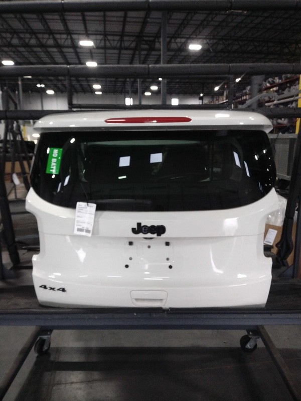Used Deck Lid fits: 2018 Jeep Renegade wiper spoiler rear view camera privacy ti