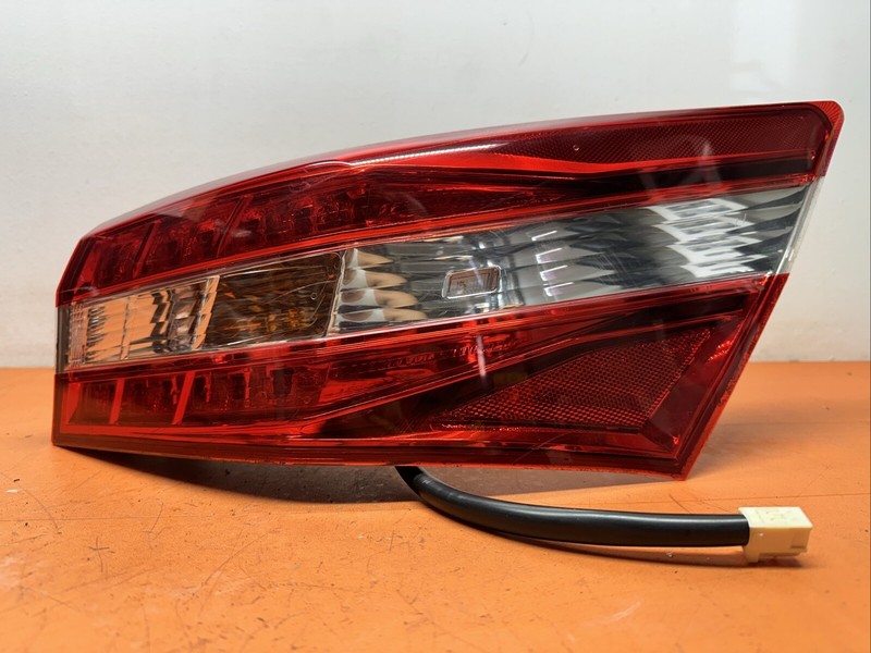 2013 - 2015 TOYOTAAVALON RIGHT OUTER TAILLIGHT HALOGEN LED RH OEM