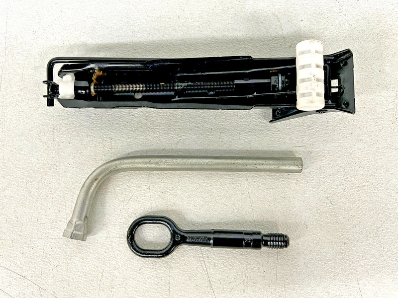 ⭐2012-2018 AUDI A6 A7 S7 S6 EMERGENCY SPARE JACK WITH TOOL KIT SET OEM LOT2514
