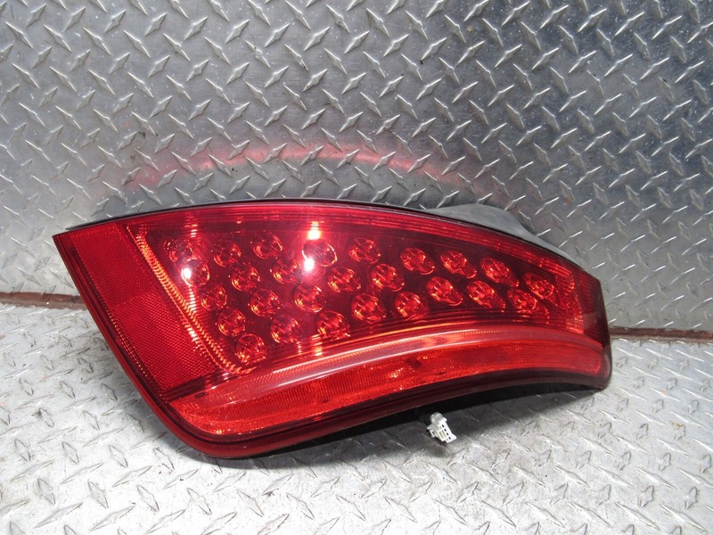 06 - 07 NISSAN MURANO RIGHT PASSENGER REAR QUARTER PANEL MOUNTED LAMP