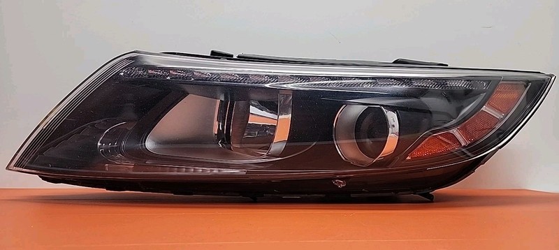 921014U650 | 2014 - 2016 KIA Optima Xenon HID Headlight Left Driver Side OE Hybr