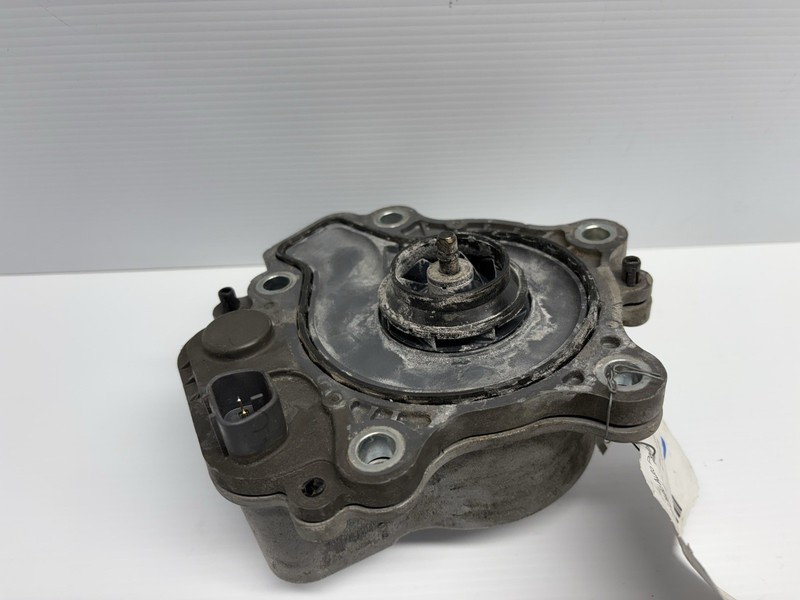 2010 - 2015 TOYOTA PRIUS & 2012 - 2017 PRIUS V ENGINE WATER PUMP 161A0-2901 OEM