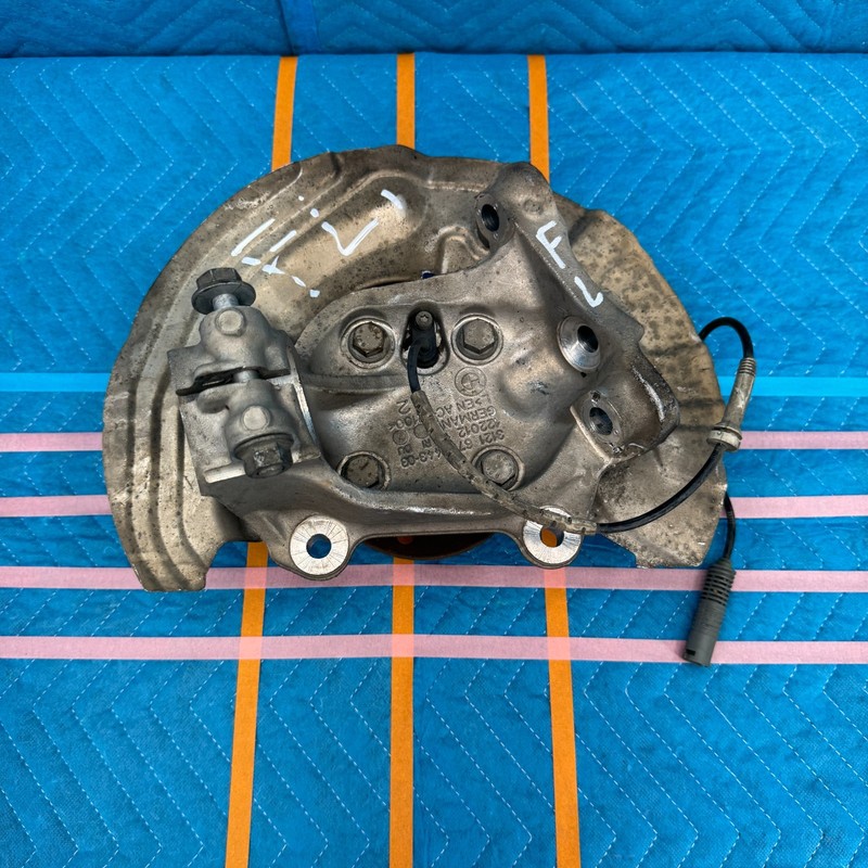 2006–2011 BMW 335i E90 Front Left Driver Steering Knuckle RWD OEM 31216764443