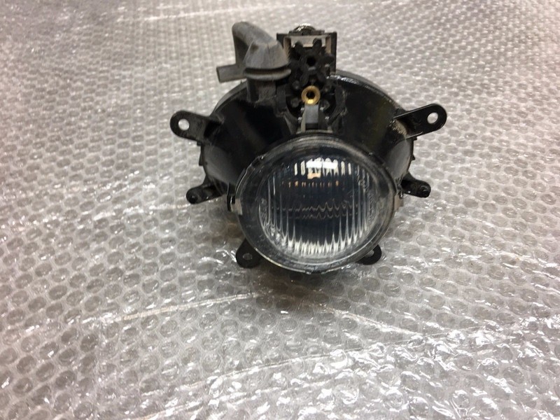 2002 2003 2004 2005 BMW 325i 330i Sedan or Station wagon Front Fog Light 3