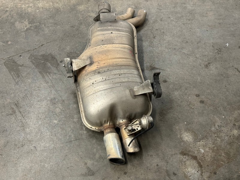 2004-2006 BMW E46 330CI REAR EXHAUST MUFFLER SILENCER OEM LOT671