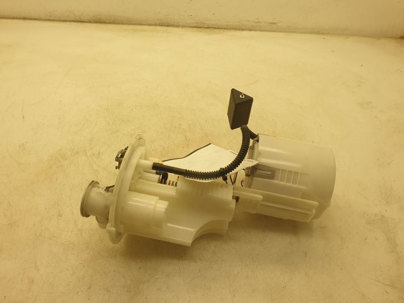 12-18 TOYOTA PRIUS V 1.8L 4CYL FWD FUEL PUMP ASSEMBLY