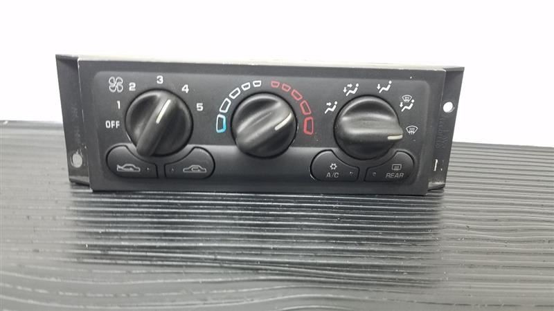 01-05 Chevrolet Ventura Front Temperature Control W/ Rear Defrost OEM 10301047