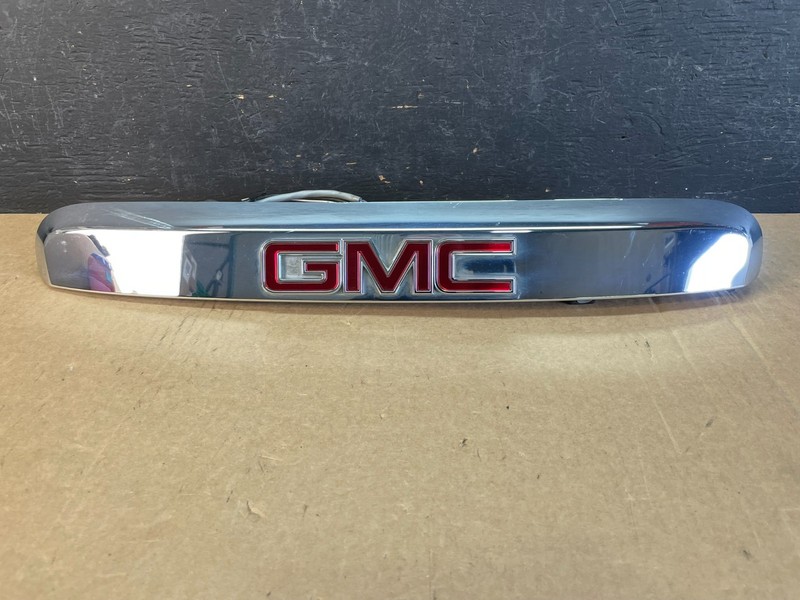2007-2012 GMC Acadia Chrome Tailgate Rear Finish Molding Back W/Camera AD0184 DG