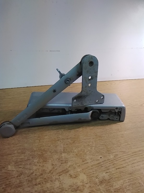 LCN 4111 Heavy Duty Aluminum Door Closer W/ LCN 320G Arm