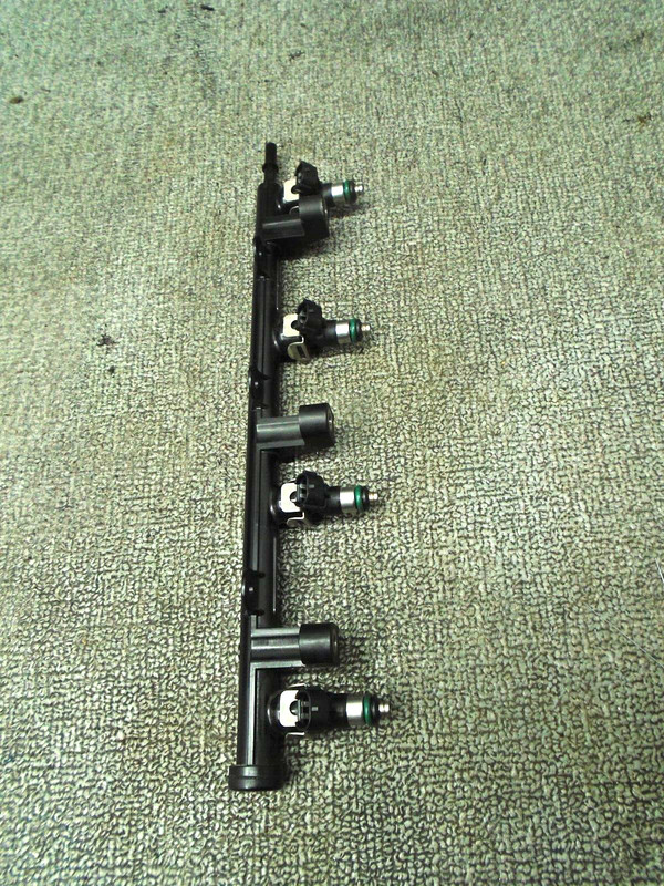 FUEL DELIVERY PIPE ASSY 2 w INJECTORS 6AW-13170-10-00 YAMAHA '12-'19 F300-350 HP