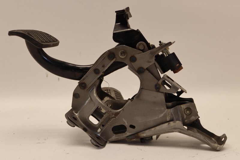 2007-2008 INFINITI G35 PARKING BRAKE STOP PEDAL ASSEMBLY OEM