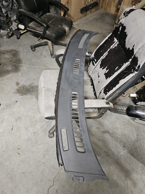 2002 Savana 3500 Windshield Wiper Cowl Vent