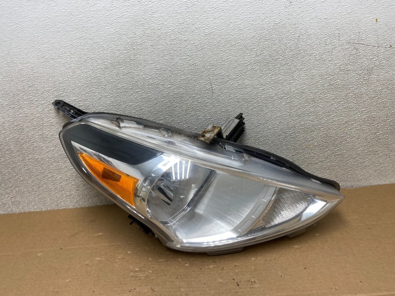 2015 to 2019 Nissan Versa Headlight Right Passenger RH Side Oem AB4445 DW