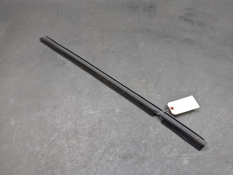 Rear Right Door Window Belt Weatherstrip 2019 GMC Yukon XL 23229397 2015 - 2020