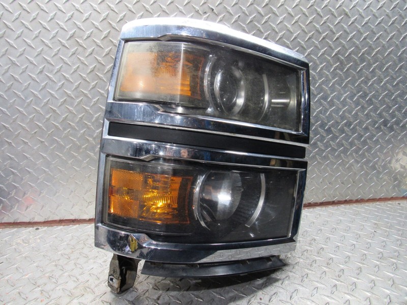 14 - 15 CHEVY SILVERADO 1500 RIGHT SIDE HEADLIGHT LAMP
