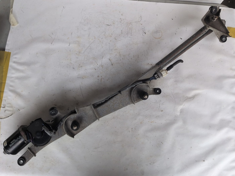 2004-2009 Toyota Prius Front Windshield Wiper Transmission Linkage w/ Motor OEM