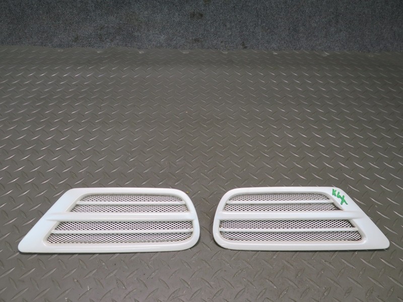 1998-2007 LEXUS UZJ100L LX470 REAR LEFT RIGHT QUARTER VENT TRIM GRILLE WHITE SET
