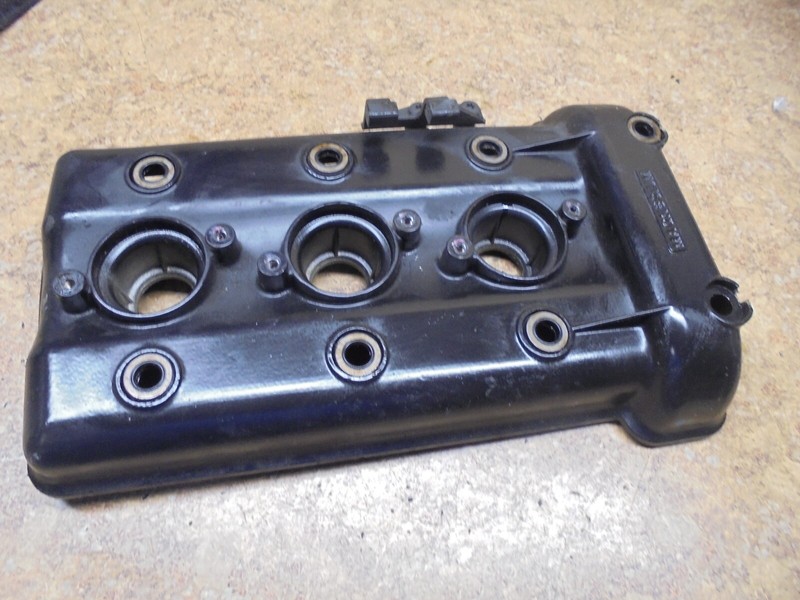 2001 Triumph Sprint RS 955I 955 I Engine Cylinder Head Cover Panel Valve 01