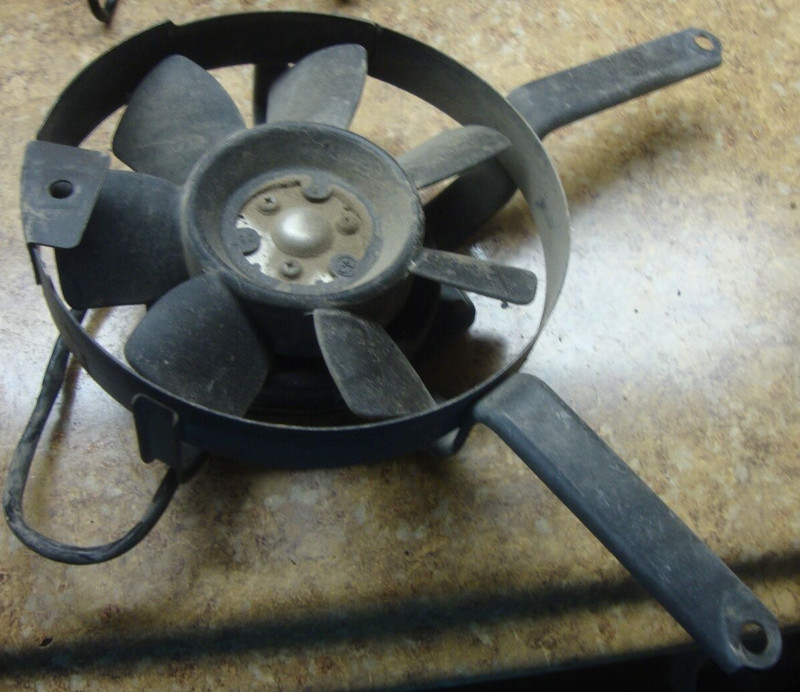 1992 Yamaha FZR600 FZR 600 R FZR600R Engine Radiator Cooling Coolant Fan Motor