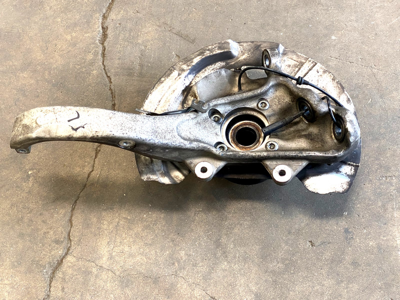 10-13 BMW X5M E70 SPINDLE KNUCKLE WHEEL HUB CARRIER FRONT OEM #A0.11
