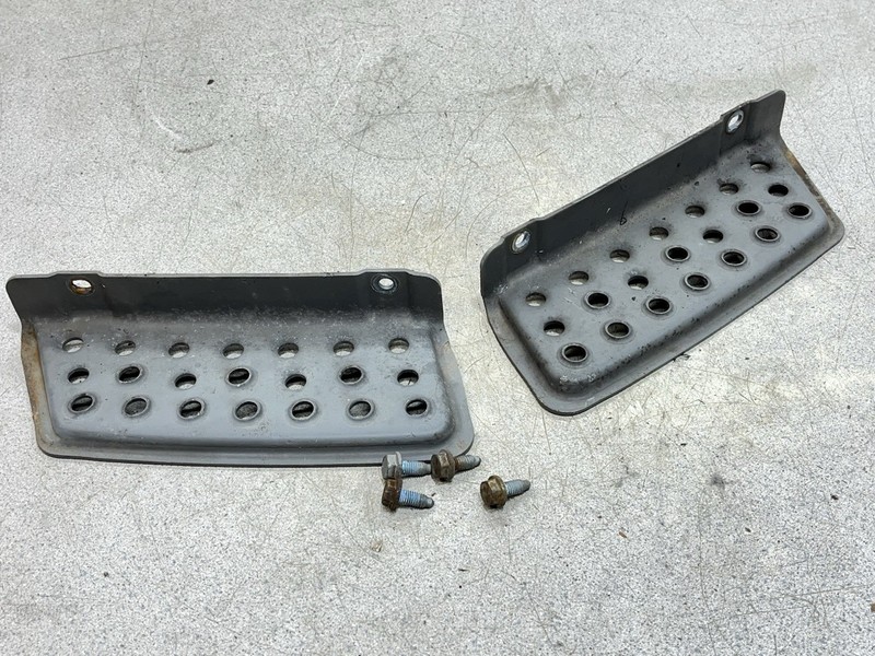 04-06 Mercedes Dodge Sprinter T1N Front Left Right Set Bumper Foot Step Mount