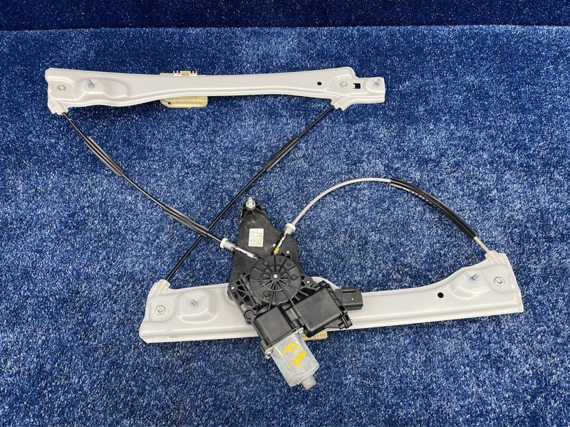 2016 - 2020 CADILLAC CT6 FRONT RIGHT SIDE DOOR WINDOW REGULATOR & MOTOR OEM