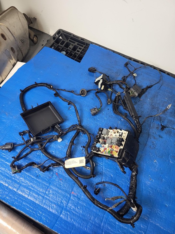 Used Oem Ford Engine Fuse Junction Box & Harness for Ecosport GN15-12A581-CJK 21