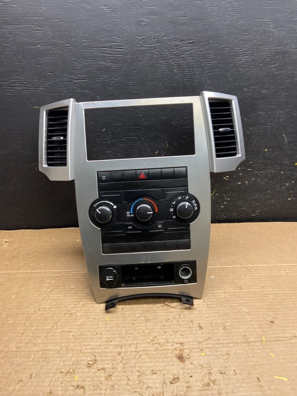 2008 to 2010 Jeep Grand Cherokee Center A/C Heater Climate Control OEM W2009 DG