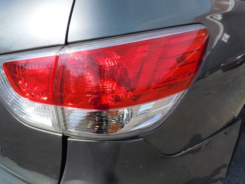 13-16 Nissan Pathfinder 3.5L Quarter Panel Mounted Tail Light Pass Right OEM