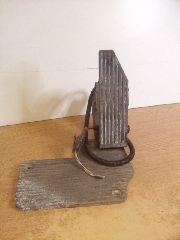 2004 Mack Throttle Pedal