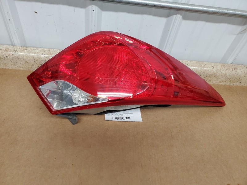 Driver Tail Light VIN C 5th Digit Hybrid Fits 11-15 SONATA 294564