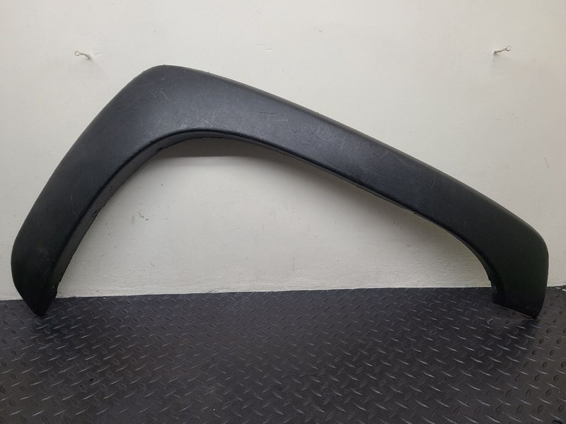 99-07 Chevrolet Silverado Right Passenger Fender Flare Molding OEM 10374850