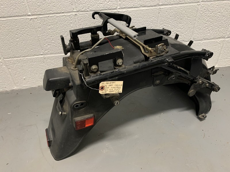 01 Kawasaki ZG 1000 Concours Rear Subframe Tail Sub Frame Inner Fender Mud Guard
