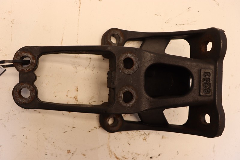 17-24 FREIGHTLINER CASCADIA 126 FRONT CAB SUPPORT MOUNT R18-67961-000 OEM