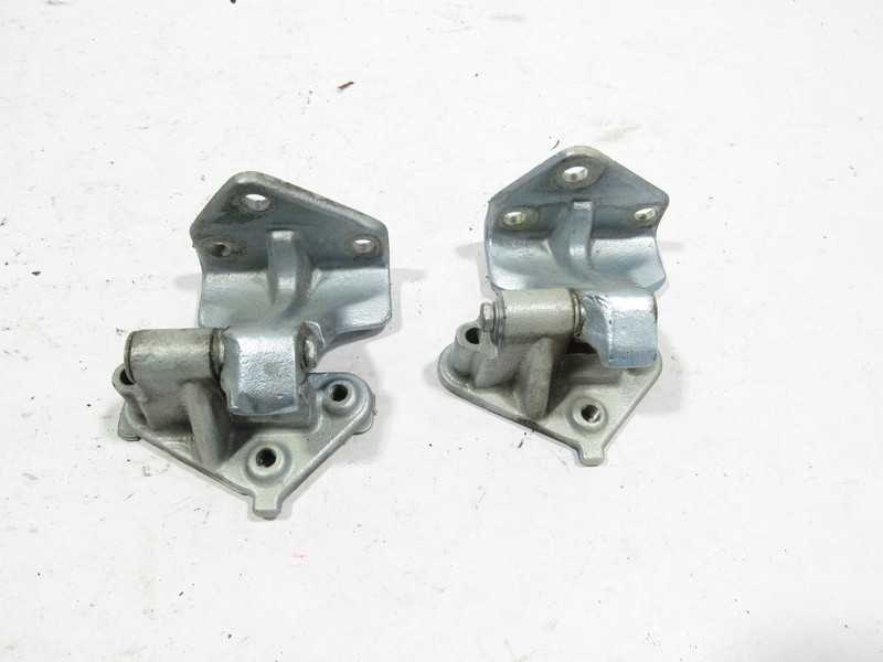 02-06 Maserati Coupe GT 2004 Front Right Passenger Upper Lower Door Hinges Set |