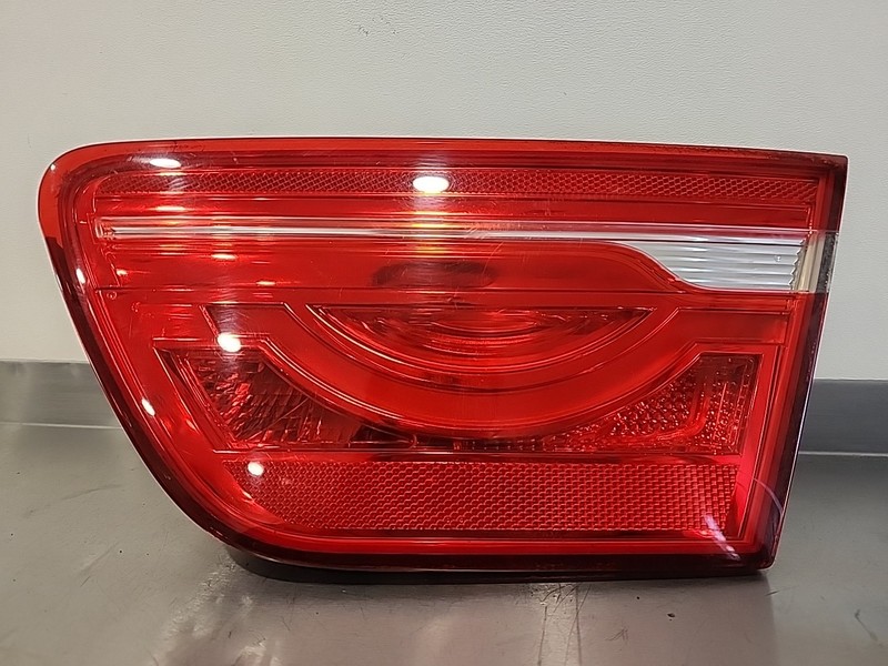 17 Thru 2019 Jaguar XE Right Taillight Inner Decklid Light Assembly Sedan RH