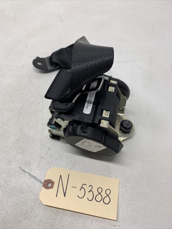 17-22 TESLA MODEL 3 REAR LEFT OR RIGHT SEAT BELT RETRACTOR 108128101 5388 B15