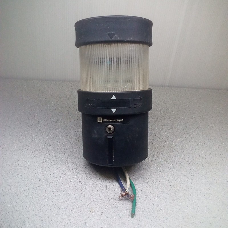Telecanique Light Assembly, Base (XVB C21) + Bulb (DL1BDB1)