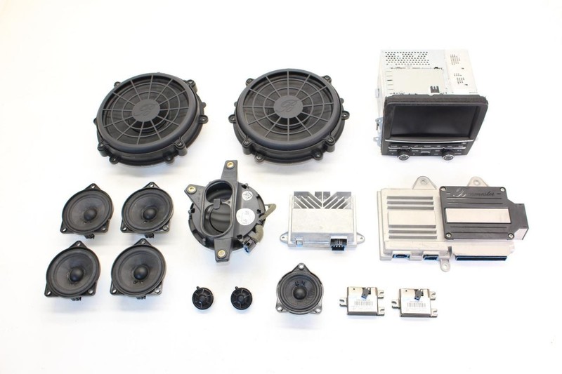 12-16 Porsche 911 Carrera 3.8L Radio Assembly with Speakers and Amplifier