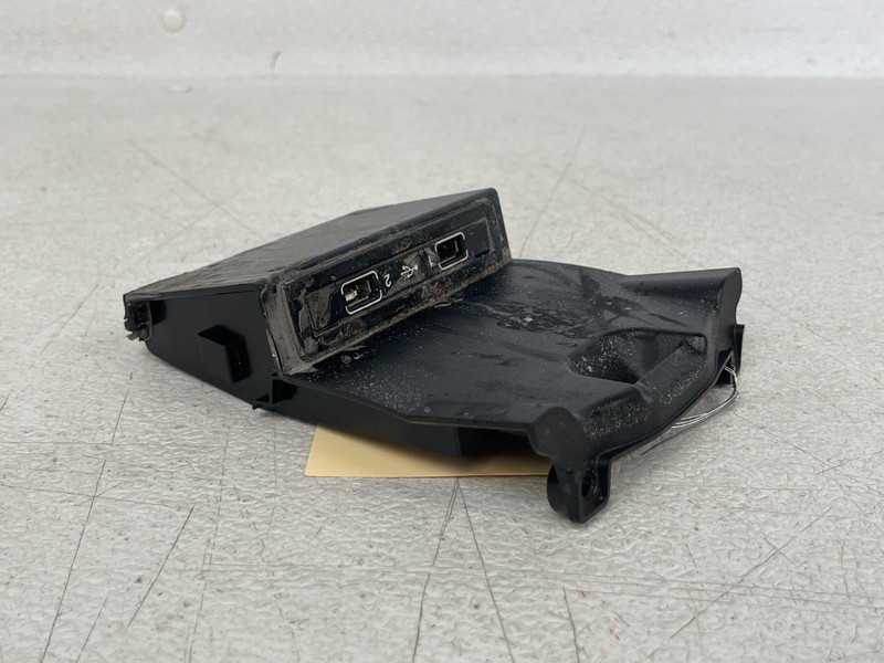 ⭐2014-2019 MERCEDES CLA45 AMG REAR TRUNK USB PORT CONTROL SWITCH OEM LOT2645