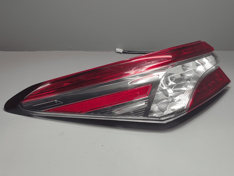 2018-2019 TOYOTA CAMRY XSE REAR DRIVER SIDE OUTER TAILLIGHT LIGHT FULL LED OEM