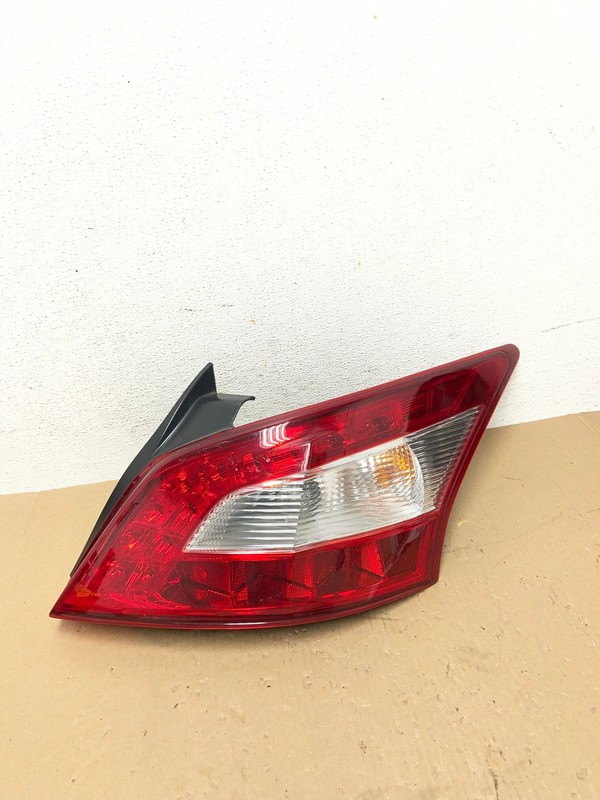 2009 2010 2011 Nissan Maxima Right Passenger RH Side Tail light OEM AD7740 LK