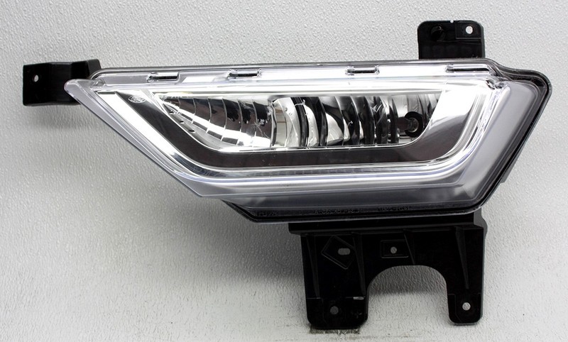 OEM Left Side Halogen Fog Lamp ML34-15A255-AD For Ford F150 Lens Marks