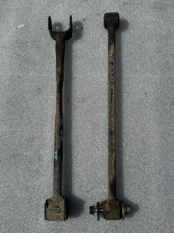 1986-1989 TOYOTA CELICA RIGHT REAR LOWER CONTROL ARMS 2WD LOCATING TRAILING