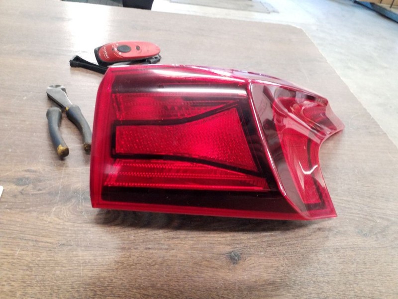 Passenger Tail Light Incandescent Fits 19-20 SANTA FE 3411384