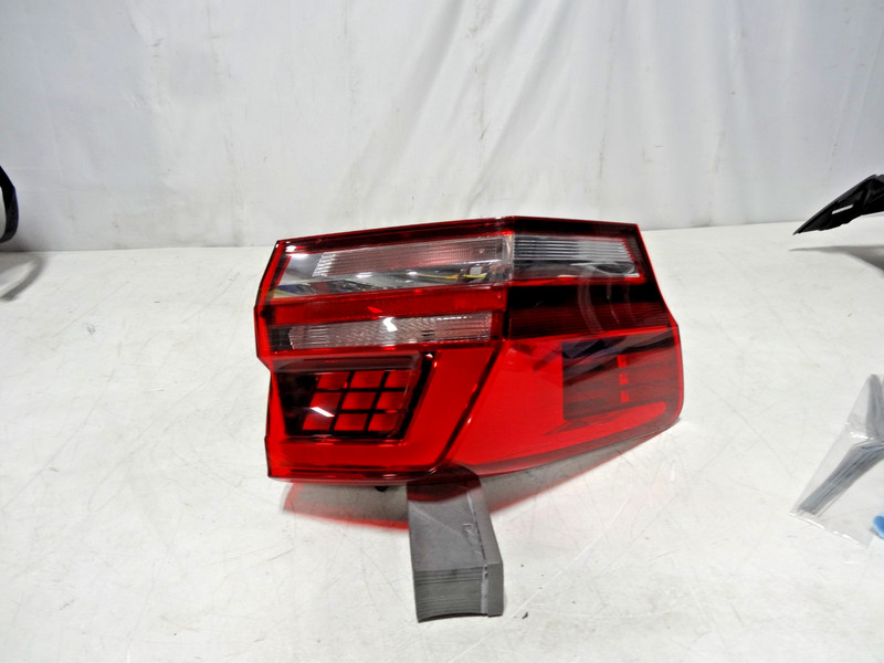 2018-2020 Volkswagen Atlas Rear Left Driver Side Outer Led Tail Light OEM