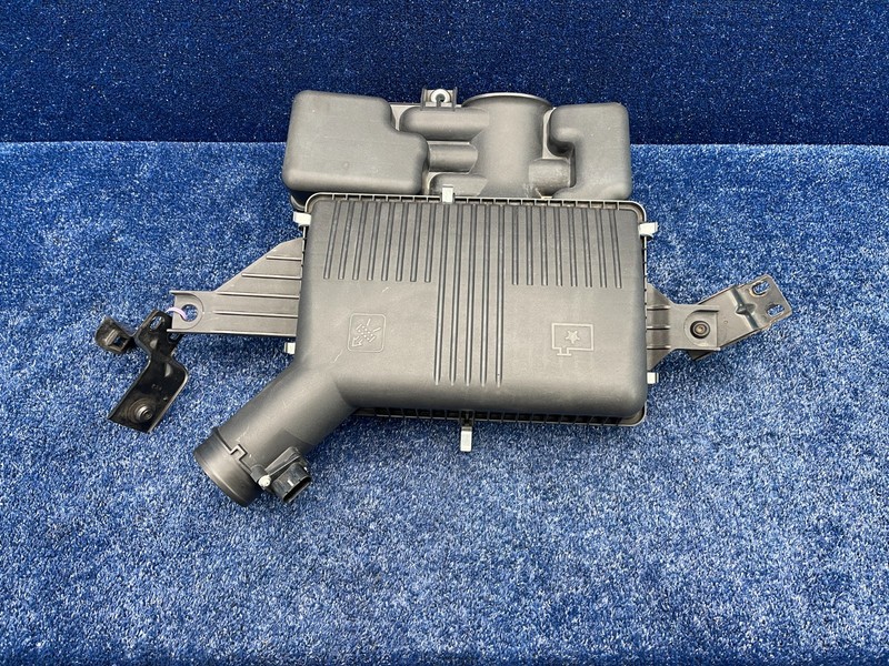 06-09 Saturn Sky Pontiac Solstice 2.4L Intake Air Cleaner Filter Box Housing OEM